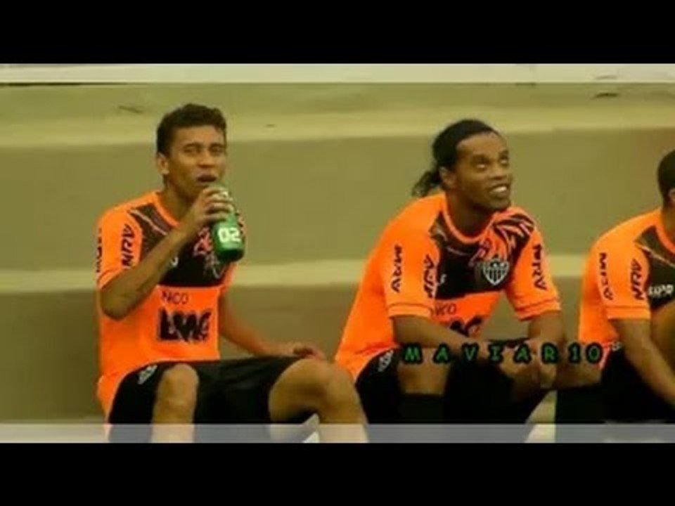 Ronaldinho Freestyle Legend NEW skill shark attack ( KEAN KEEGAN )