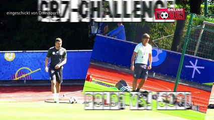 L'entraineur allemand s'illustre... avec ses pieds