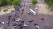 Le trafic de dingue de la place de l'étoile vu de l'arc de Triomphe à Paris