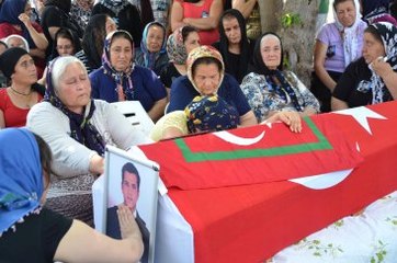 Şehidin Tabutuna Gümrük Muhafaza Başmüdürlüğü Bayrağı Sarıldı