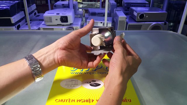 Cách chọn bóng đèn máy chiếu chính hãng