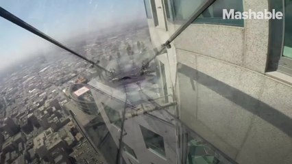 This glass slide 1,000 feet above L.A. is a daredevil’s dream