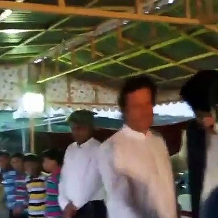 Imran Khan Arrives for Aftari with Pakistan Home Sweet Children