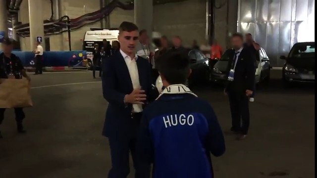 Griezmann offre un ballon au fils du policier tué à Magnanville