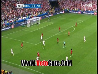 لاعبى بولندا وفاصل "تيكي تاكا" امام لاعبى البرتغال