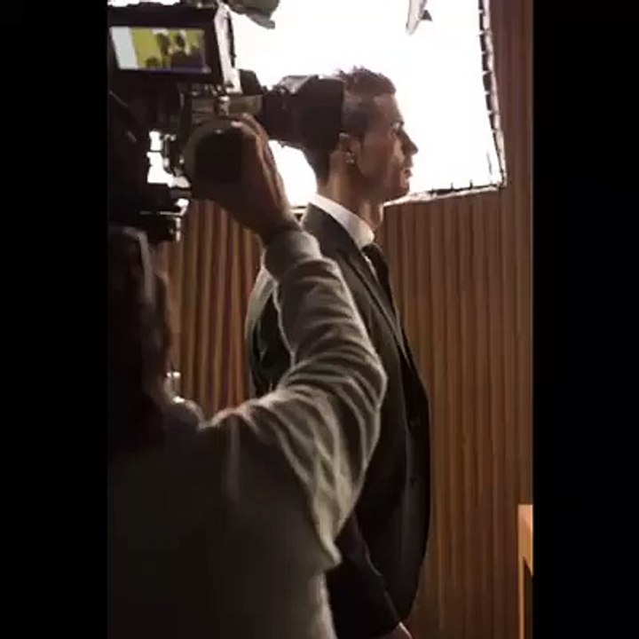Cristiano Ronaldo-kisses a beautifull girl