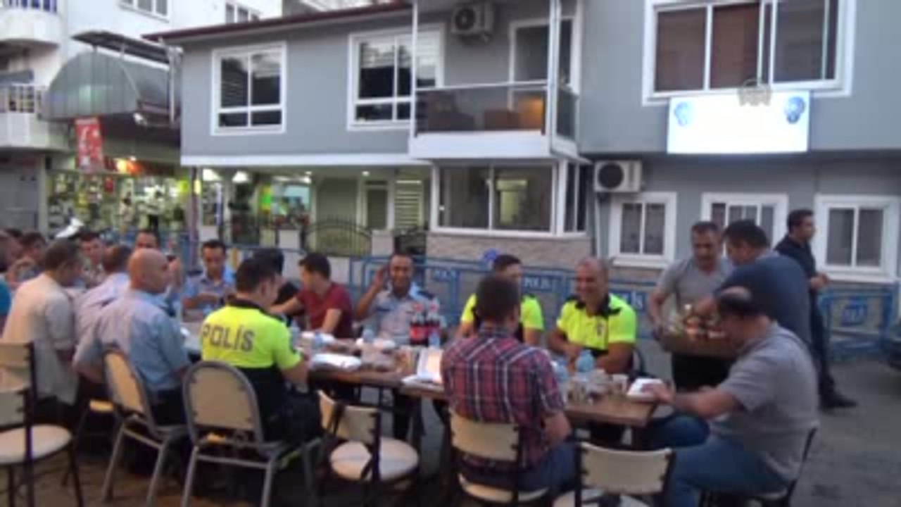 Polis Merkezinde İftar