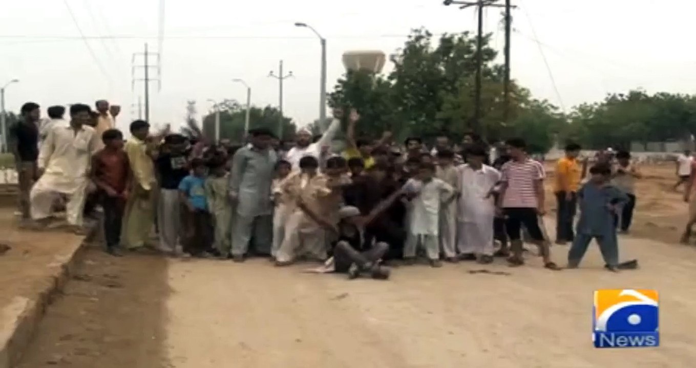 کراچی میں بارش ہوتے ہے اکثر علاقوں میں بجلی غائیب۔ کئی علاقوں میں تین دن سے بجل نہیں آئی۔