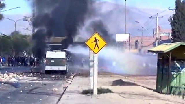 Heridos y detenidos en jornada de protestas laborales en Bolivia