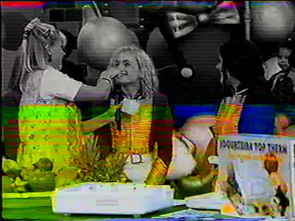 Xuxa brincando com a Giselle e a Diane - Xuxa Park 25/07/1998