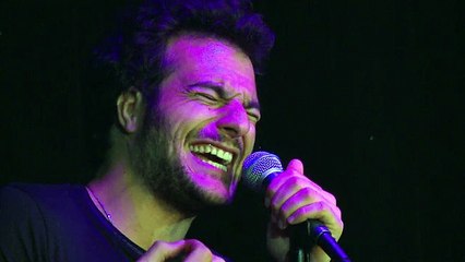 Amir reprend "She Will Be Loved" de Maroon 5