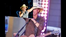 Kenny Chesney mistakenly tells Philadelphia crowd a local police officer died