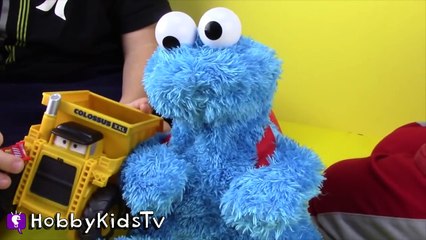 World's Biggest COOKIE MONSTER Surprise Egg! Sesame Street Toys HobbyKidsTV_4