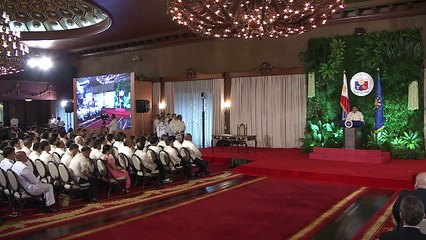 Rodrigo Duterte investi président des Philippines