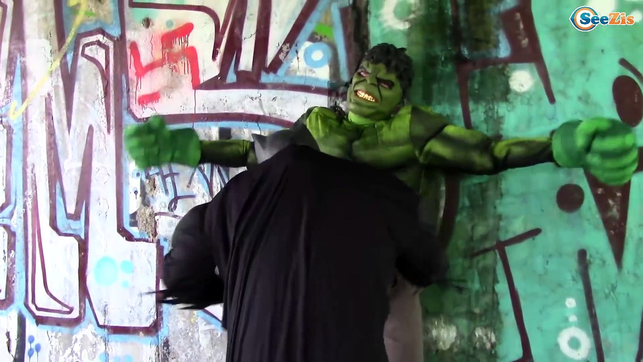 SuperHeroes Battle in Real Life. Spiderman & Batman vs Deadpool & Hulk - Funny Battle Prank