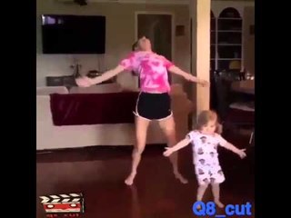 ههههههه مقطع طريف بنت تقلد اختها