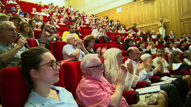 Emmanuelle Cosse participe à l'assemblée générale des Compagnons Bâtisseurs
