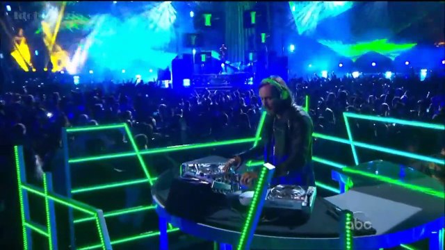 David Guetta, Ne-Yo & Akon - Play Hard - Billboard Awards 2013 720 HD