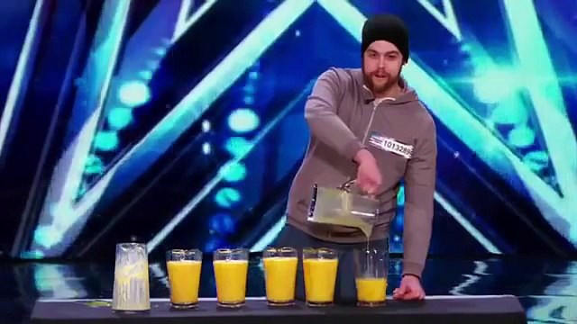 America's Got Talent sort une compilation des prestations les plus loufoques alors là ... Carrément déjanté