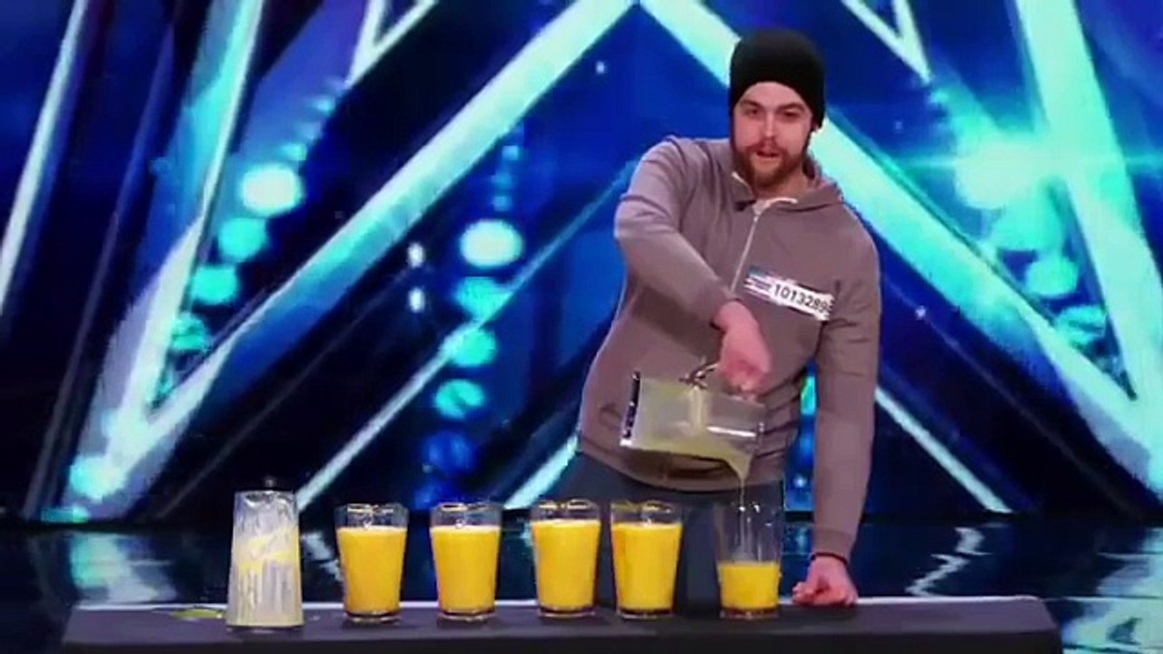 America's Got Talent sort une compilation des prestations les plus loufoques alors là ... Carrément déjanté