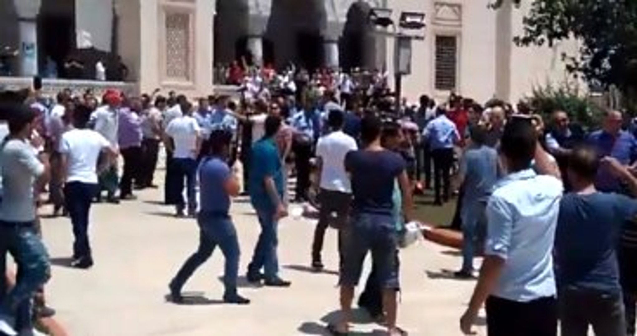 Adana'da Canlı Bomba Olduğu Düşünülen Kişi Linç Edildi - Dailymotion Video