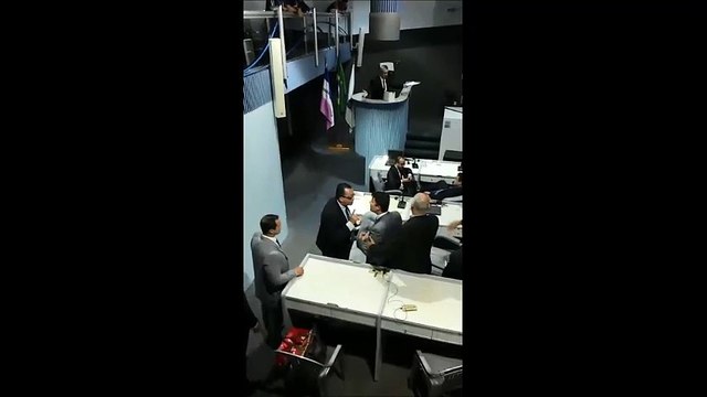 Vereadores Luiz Emanuel e Max Da Mata discutem na Câmara de Vitória