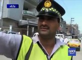 Peshwar - Rozay Ki Halat Main Traffic Wardens Ke Farz Shanasi - Hakumt ki trf sey aftari na milne pr mayoos