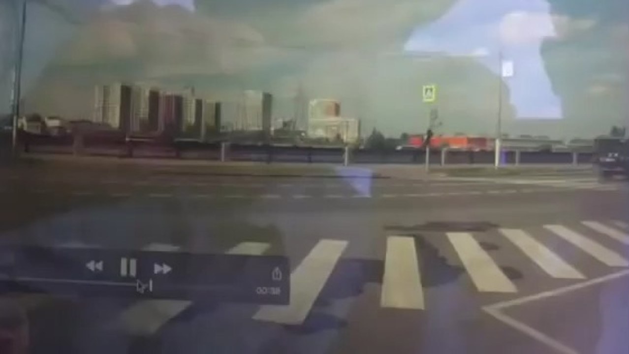 Мерседес улетел в Москву реку
