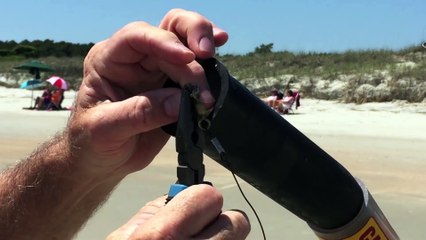 Une canne à pêche sur un canon lance la ligne à 200m de la plage !
