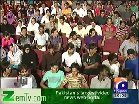 Boy Slap Sana Bucha (PMLN Employee) in Live Show