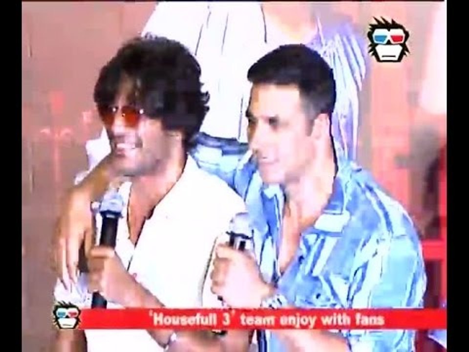 SHOCKING: Akshay Kumar insults Actor Chunky Pandey publically