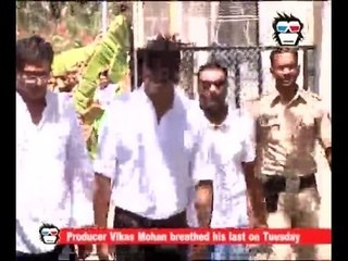 Download Video: WATCH: Akshay, Abhishek and other star attends Vikas Mohan's funeral