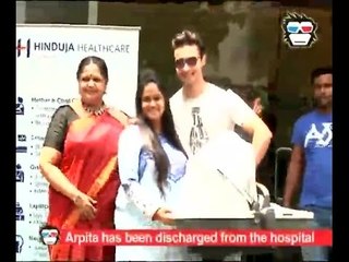 Watch Arpita-Aayush posing with baby while coming out of hospital