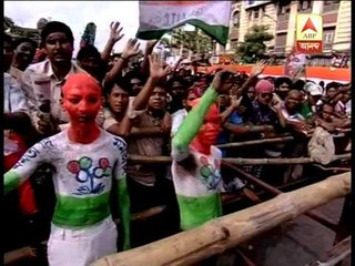 People started to gather at Dharmatala as Trinamool to obseve Martyrs' Day  today