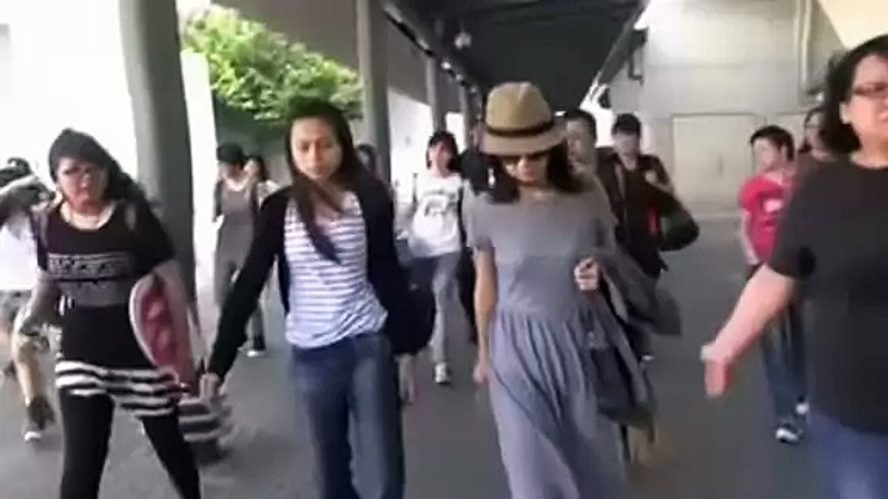 2012.05.10 Ella陳嘉樺&賀軍翔到港宣傳電影機場接機新聞.MP4