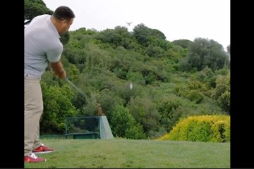 Ronaldo éclate un drone avec une balle de golf