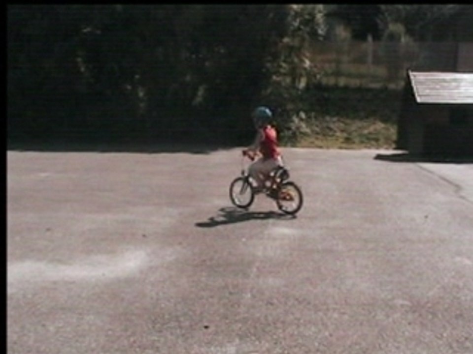 2007 07 14 Juillet - Ewan apprend à faire du vélo 3