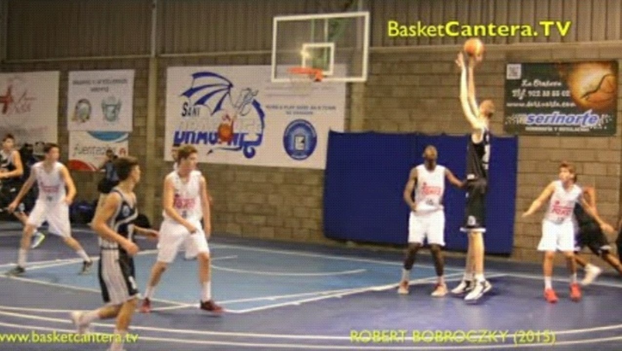 7’6 Tall ”Human Phone Pole” Dominate The Basketball Court With His Unusual Size
