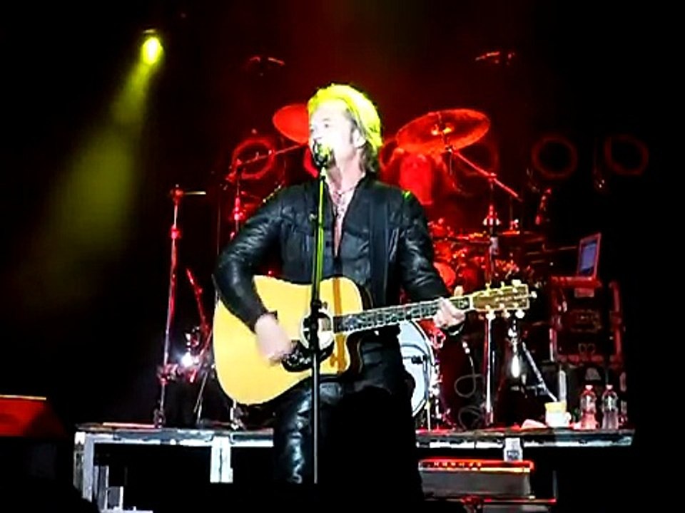 Travis Tritt sings "The Whiskey Ain't Workin" 9/10/11 (yee haw!)