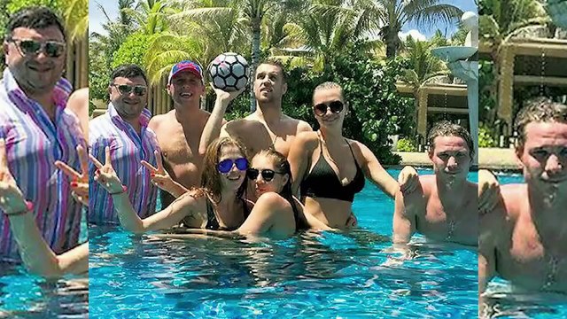 Народ играет против сборной России по футболу