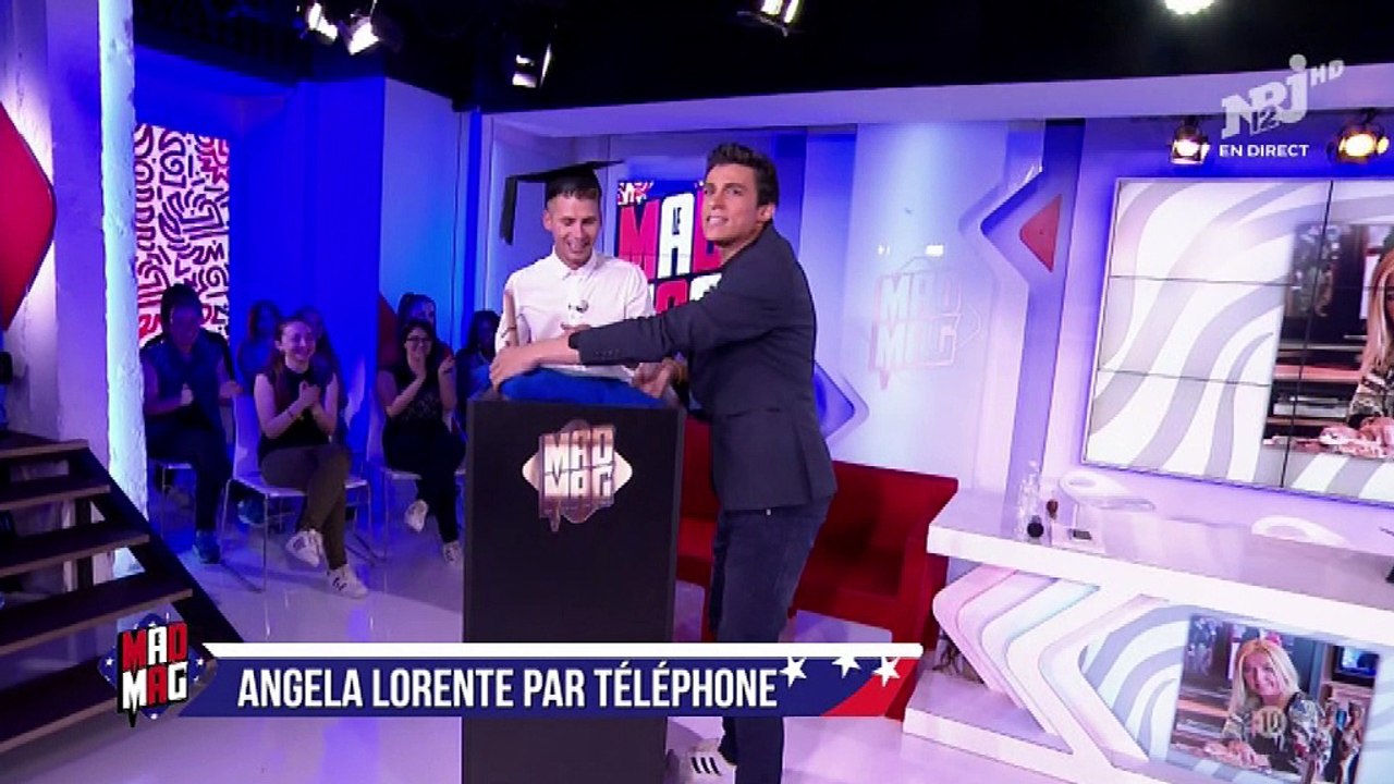 Benoit signe en direct son contrat de travail pour la rentrée prochaine !