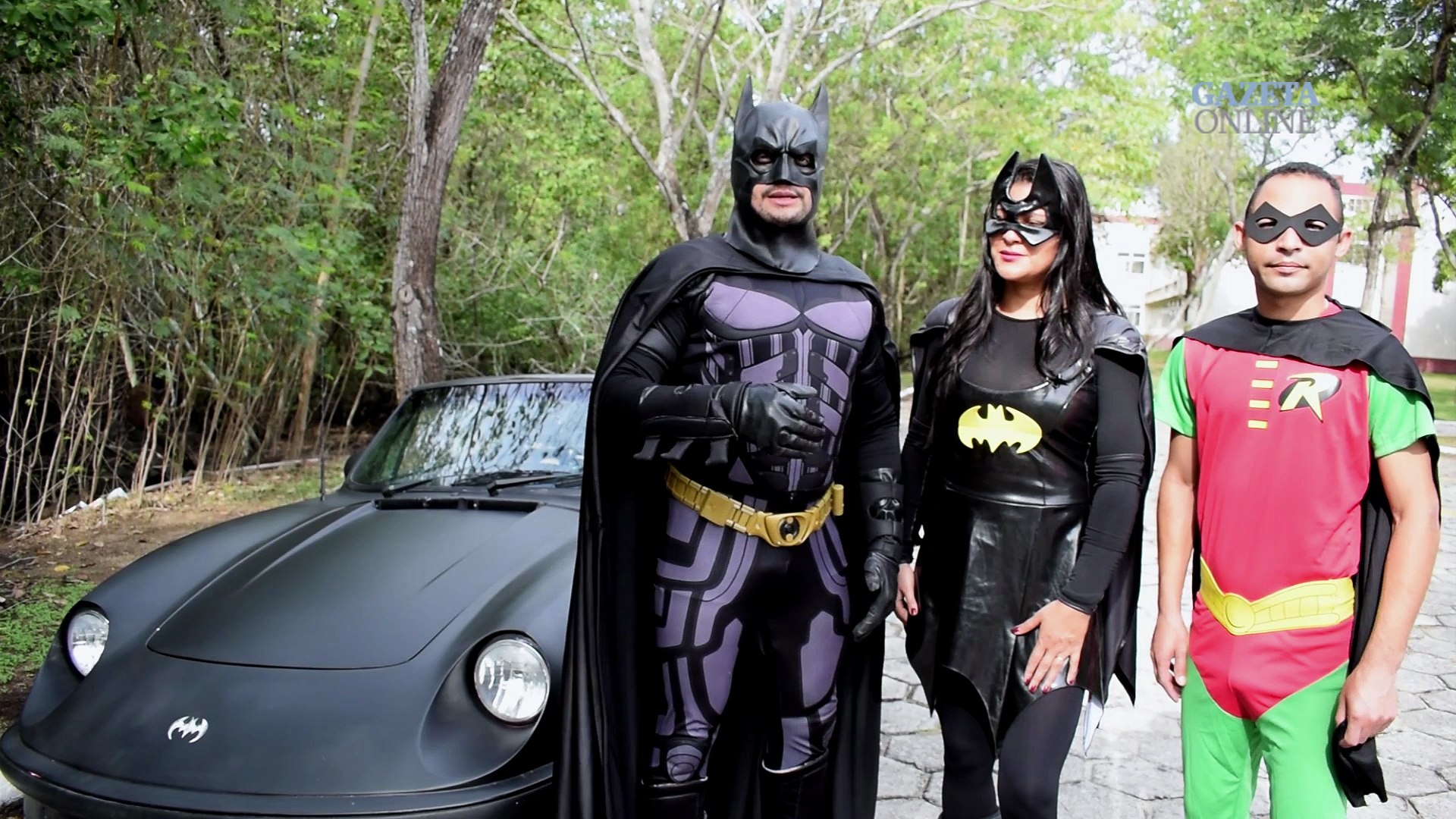 Batman, Robin e Batgirl fazem sucesso em Vitória