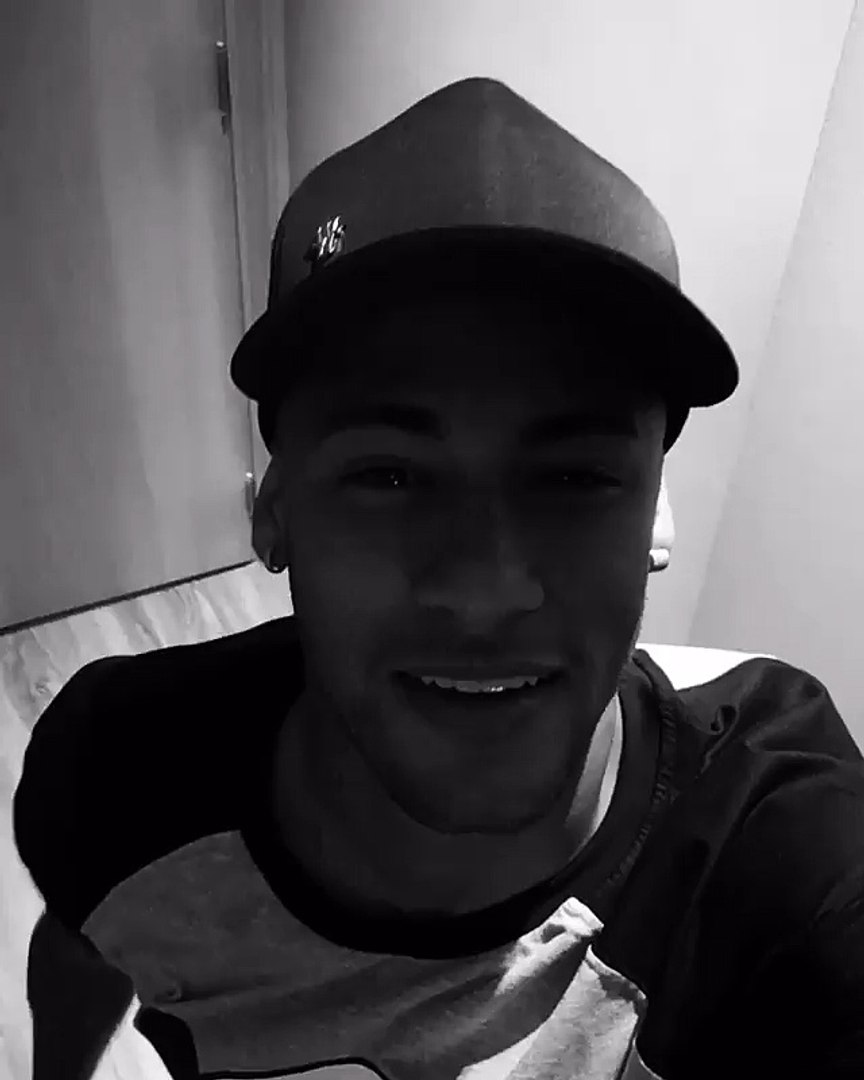 Neymar canta