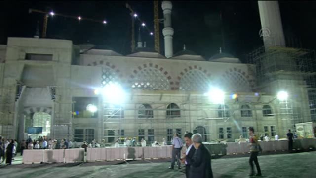 Çamlıca Camisi'nde İlk Teravih Namazı Kılındı