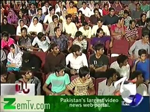 Boy Sana Bucha (PMLN Employee) in Live Show