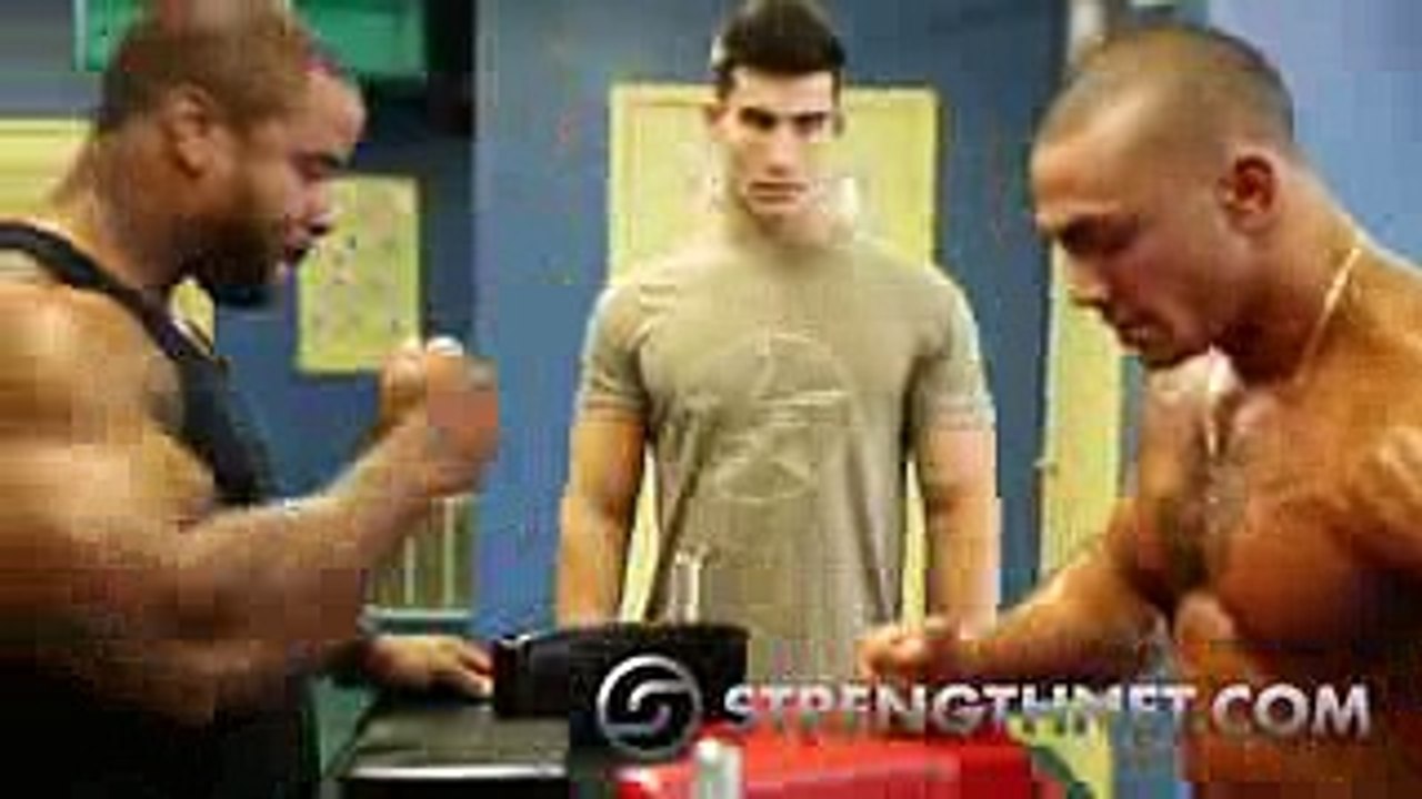 Arm Wrestling- Anthoneil vs Tristen