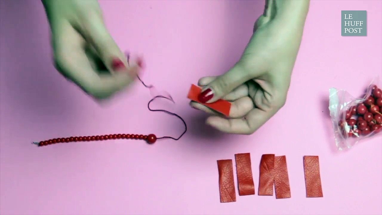 Un DIY très simple pour réaliser un collier graphique rouge