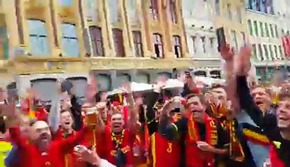 Mamie lilloise face aux fans des Diables Rouges