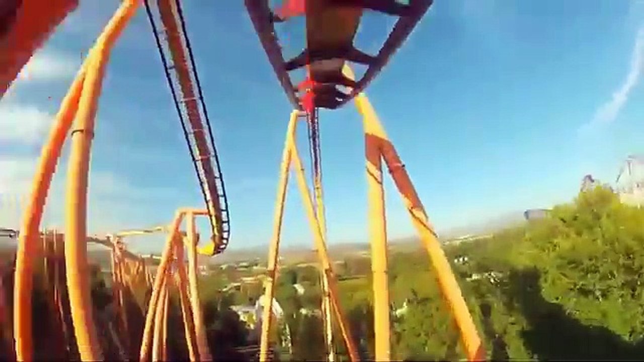 Les 10 Meilleurs Manèges les plus FOUS au MONDE !!! INCROYABLE Attractions SPECTACULAIRES !