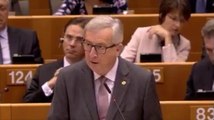 Juncker fala dos dirigentes extraterrestres com os quais está em contacto..está provado, temos os loucos a dirigir o manicómio...